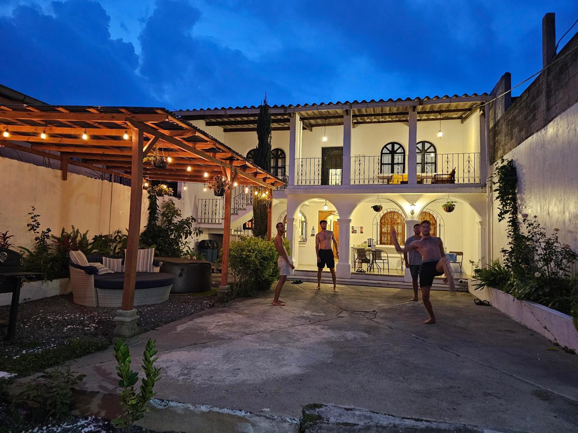 Blue Moon Hostel Antigua Luaran gambar