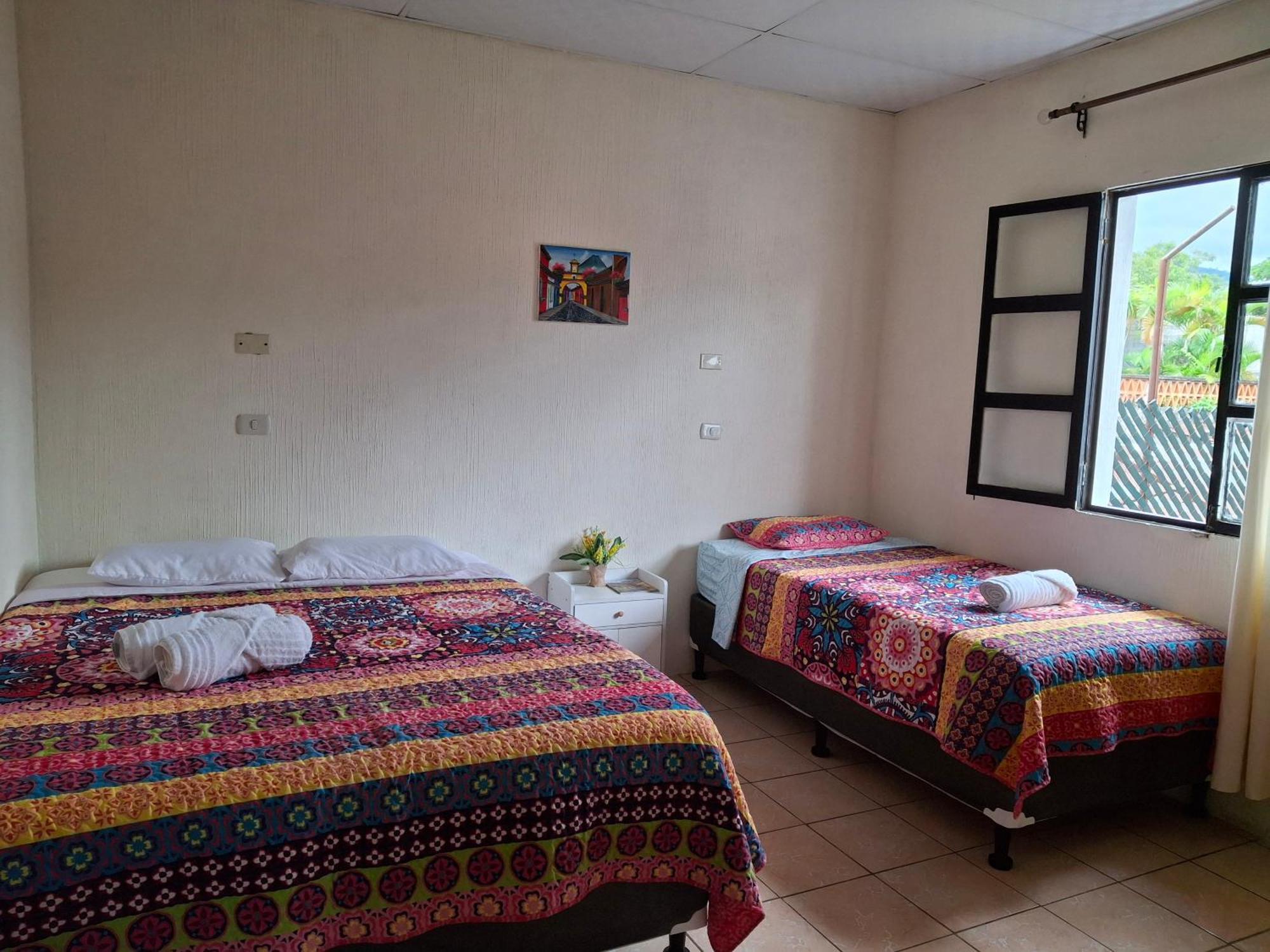 Blue Moon Hostel Antigua Luaran gambar